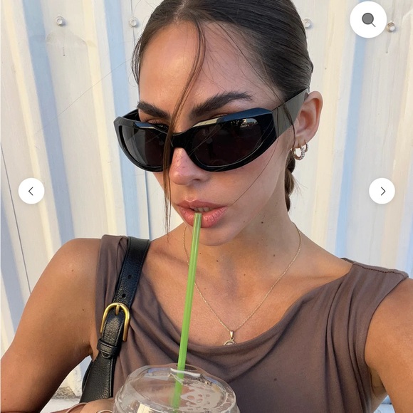 VEHLA Gia Bold Black Sunglasses - Picture 2 of 4